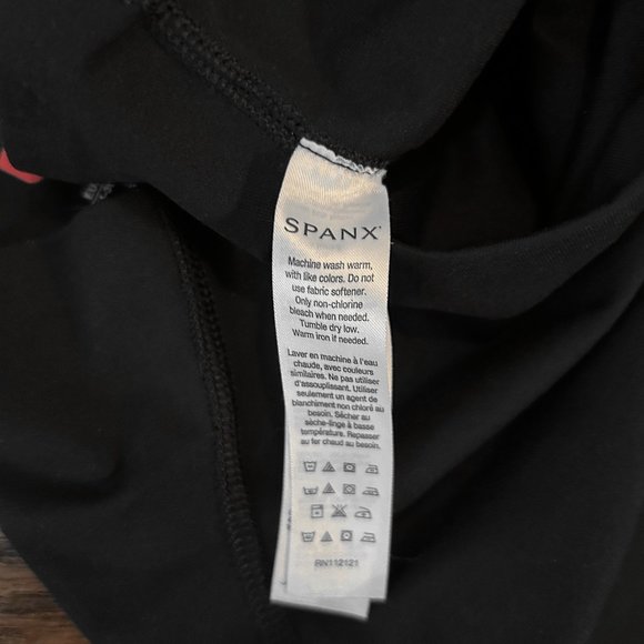 SPANX Black Compression Under Garment Shape Wear - Cropped Pants - Picture 3 of 13